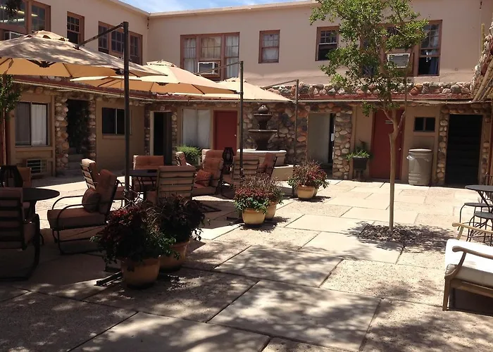 Best Accommodation Options: Hotels Near Cottonwood, AZ