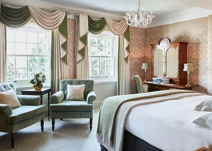 Hotels London near Buckingham Palace: Everything You Need to Know