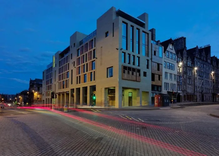 Discover the Perfect Accommodations near Royal Mile in Edinburgh, Scotland