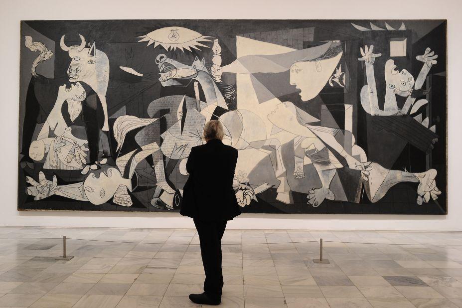 <strong>Picasso's Guernica, Museo Reina Sofia, Madrid</strong><strong>: </strong>Inside the Museo Reina Sofia is the Picasso masterpiece 